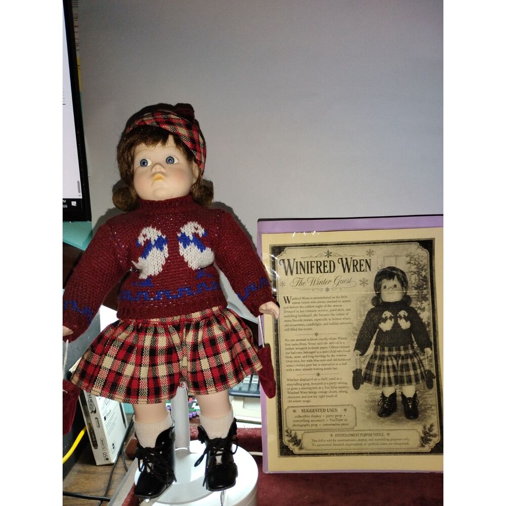 Winifred Wren Collectible Story Doll Winter Guest Plaid Outfit w/ Story Card
